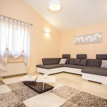 Mit Privatpool Fuer 6 Personen Ca 130 Qm In Kosinozici, Porec, Istrien Istrische Riviera Ferienhaus