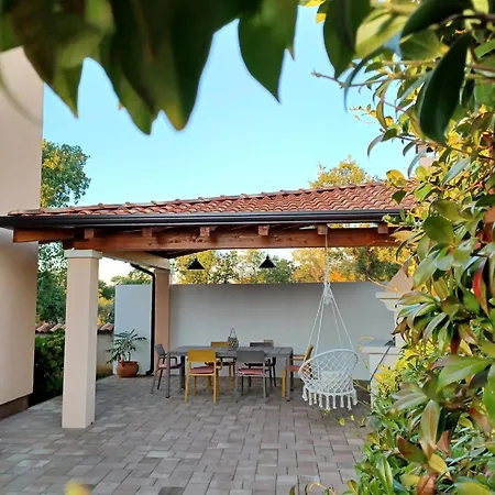 Mit Privatpool Fuer 6 Personen Ca 130 Qm In Kosinozici, Porec, Istrien Istrische Riviera Ferienhaus
