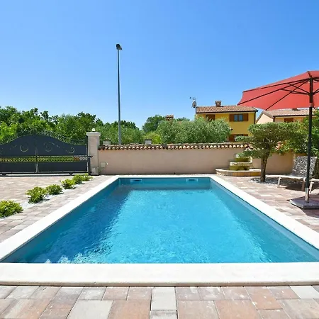 Mit Privatpool Fuer 6 Personen Ca 130 Qm In Kosinozici, Porec, Istrien Istrische Riviera Ferienhaus Poreč