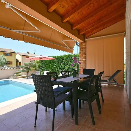 Mit Privatpool Fuer 6 Personen Ca 130 Qm In Kosinozici, Porec, Istrien Istrische Riviera Poreč
