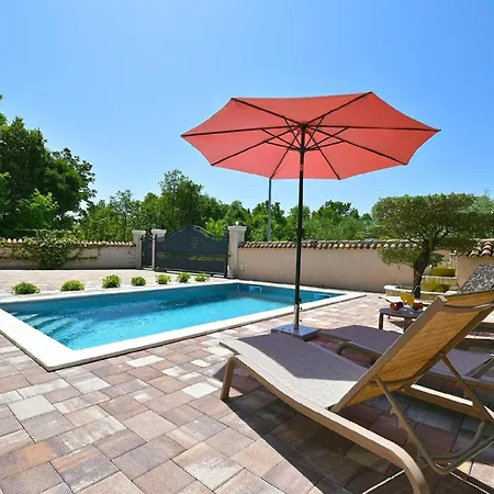 Ferienhaus Mit Privatpool Fuer 6 Personen Ca 130 Qm In Kosinozici, Porec, Istrien Istrische Riviera *