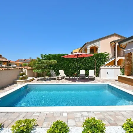Mit Privatpool Fuer 6 Personen Ca 130 Qm In Kosinozici, Porec, Istrien Istrische Riviera Ferienhaus Poreč