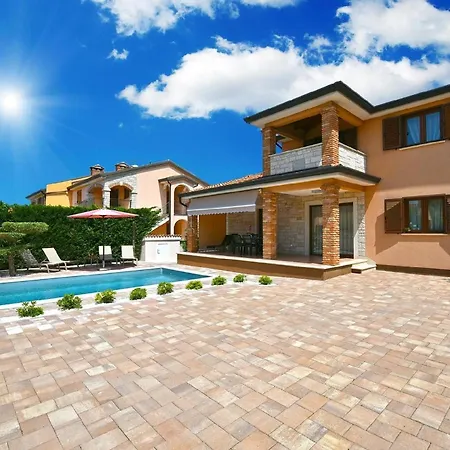 Mit Privatpool Fuer 6 Personen Ca 130 Qm In Kosinozici, Porec, Istrien Istrische Riviera Poreč